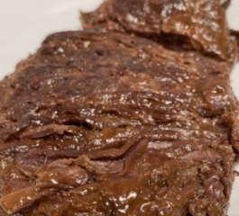 Acém Macio na Panela de Pressão em 20 Minutos: Carne Suculenta e Molho Especial