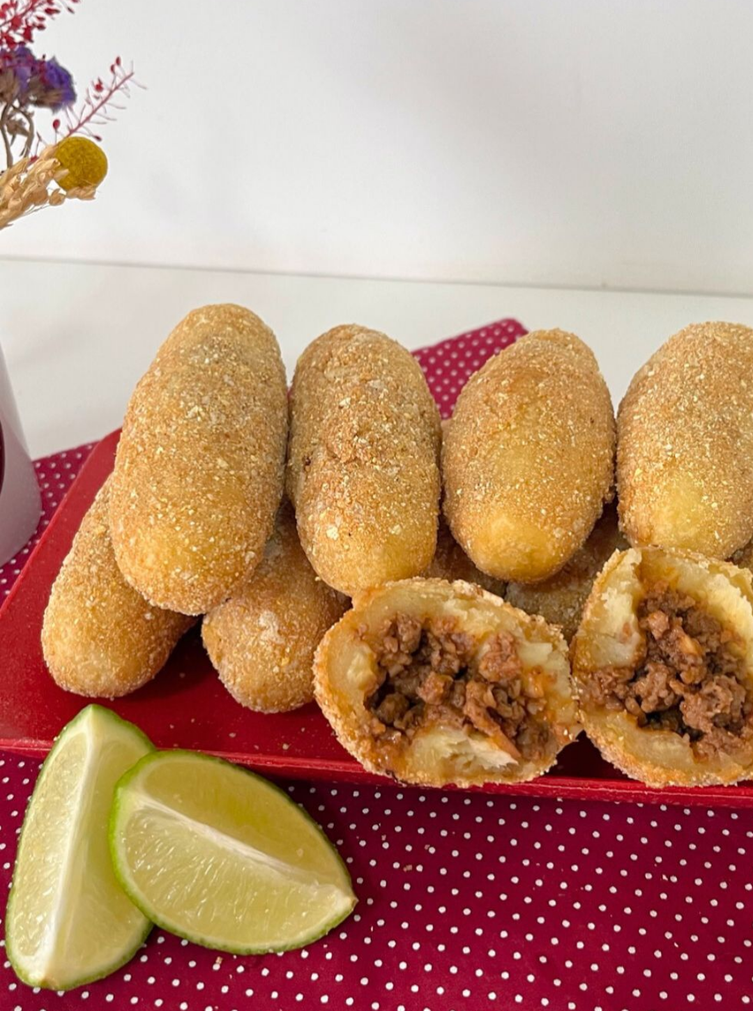 Bolinho de mandioca com carne moída