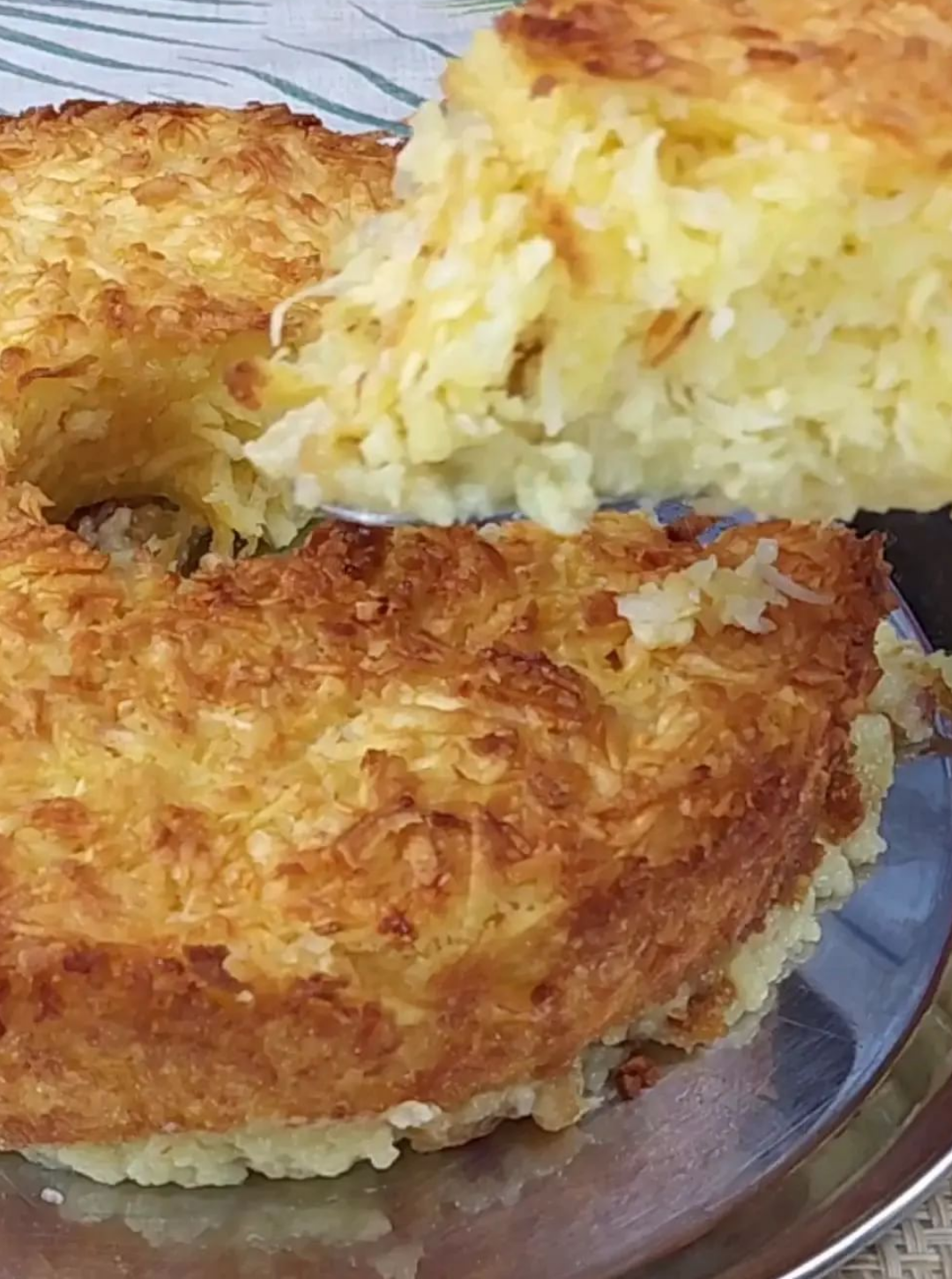 Bolo de mandioca com coco