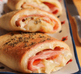 Enroladinho de Presunto e Queijo com Massa Macia: Lanche Quentinho em Minutos